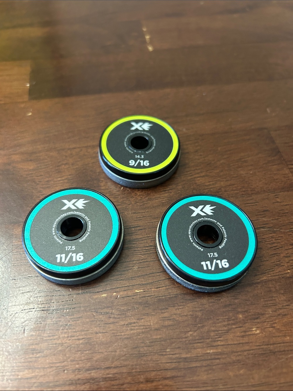 XE Skate wheels Set in Teal & Lime